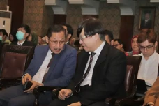 FK Unair Hadirkan 2...
