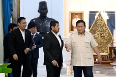 DPR: Prabowo Akan Lanjutkan...