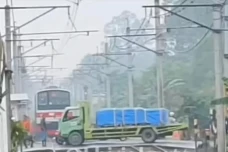 Viral Truk Mogok di...