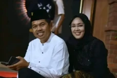 Profil Anne Ratna Mustika,...