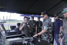 Melindungi Keamanan...