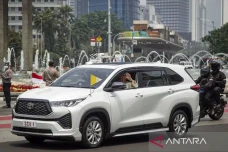 Paus Fransiskus, Toyota...