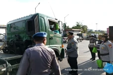 Semangati Sopir Truk...