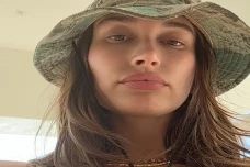 Profil Hailey Baldwin,...