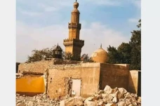 Mesir Hancurkan Masjid...