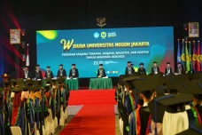 UNJ Wisuda 2.026 Lulusan...