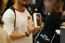 iPhone 16 Baru Diluncurkan,...