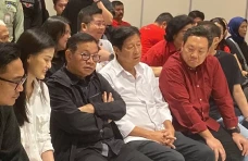 Pramono Anung Ditemani...