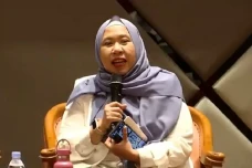 Hadiri Seminar UI, Sri...