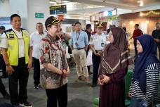Bandara A Yani Berstatus...