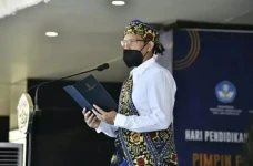 Contoh Teks Pidato Hardiknas...