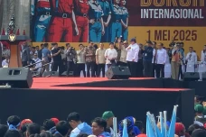 Menteri Kabinet Merah...