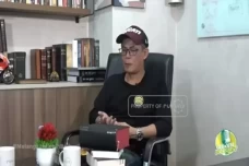 Kisah Mualaf Dondy Tan,...