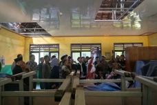 80% Bangunan Rusak,...