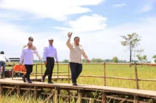 Presiden Prabowo Bangun...