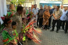 Resmikan Taman Arutala,...
