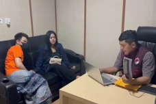 Polisi Tangkap Selebritas...