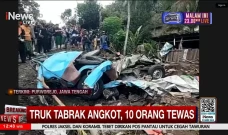 Truk Pasir Tabrak Angkot...