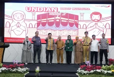 Bank Jatim Gelar Pengundian...