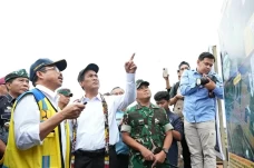 Mentan Amran Targetkan...