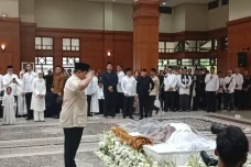 Prabowo Melayat dan...