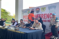 Bawa Permen Ganja dari...