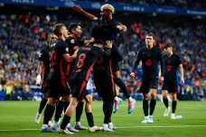 Barcelona Sabet Gelar...