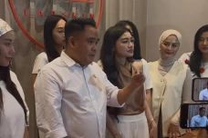 Kembangkan Bisnis, Influencer...