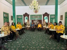 Sambangi Sri Sultan...