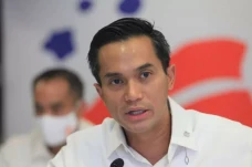 Dipecat dari Kadin,...