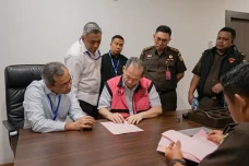 Kejagung Limpahkan 9...