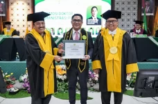 Raih Gelar Doktor, Saiful...