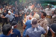 Pendukung Paslon Suryatati-Li...