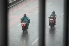 Jalanan Jadi Jebakan...