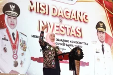 Gubernur Perempuan di...