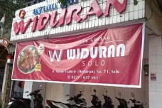 Siapa Pemilik Ayam Goreng...