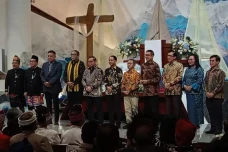 HUT Ke-75 PGI, Gubernur...