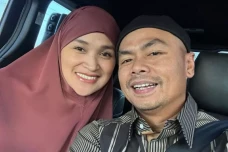 Wendi Cagur dan Istri...