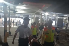 Ibu Muda Melahirkan...