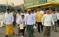 Bahlil Bersama Istri...