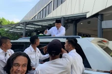Momen Prabowo Bagi-bagi...