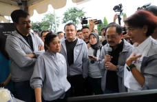 Rubah Menjaga Kandang...