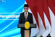 1.451 Hakim Dikukuhkan,...