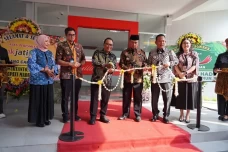 Tingkatkan Layanan Nasabah,...
