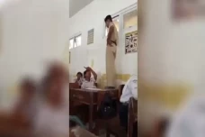 Viral! Guru SMP di Demak...