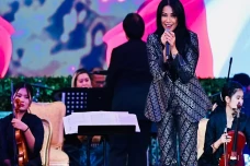 Penyanyi Anggun akan...