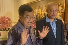 Mantan Perdana Menteri...