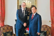 Prabowo Transit di Praha,...