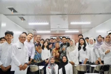 Perkuat Pembangunan...