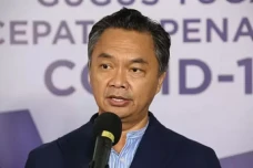 Dunia Dihantui Perang,...